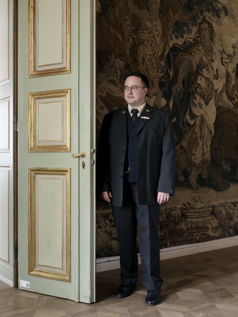 Der Concierge Georg Kaesler â fotografiert von Gerald von Foris im Hotel Bayerischer Hof.