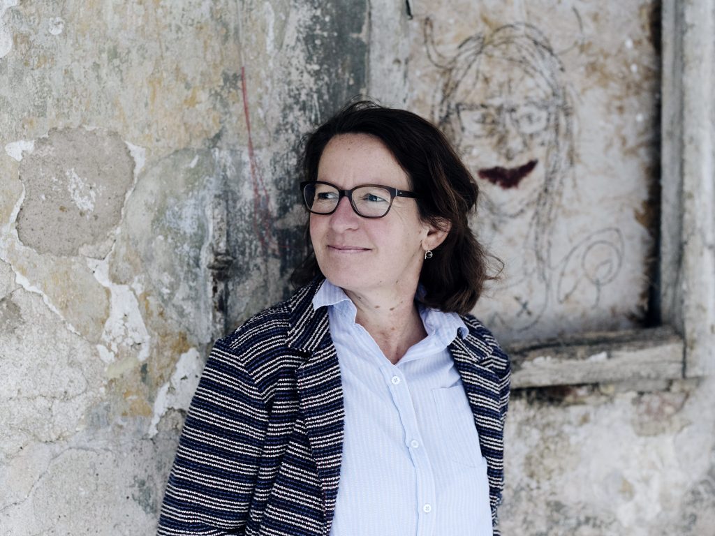 Schriftstellerin und Kinderbuchautorin Margit Auer, fotografiert von Gerald von Foris