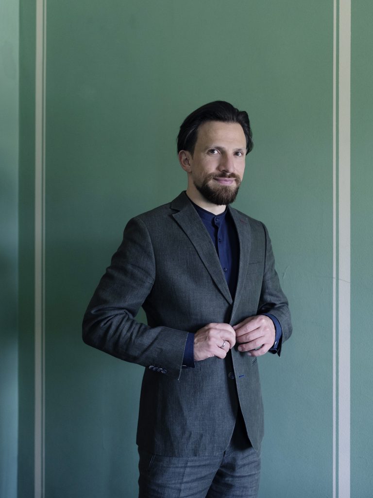 Dirigent und Generalmusikdirektor Cornelius Meister, fotografiert von Gerald von Foris