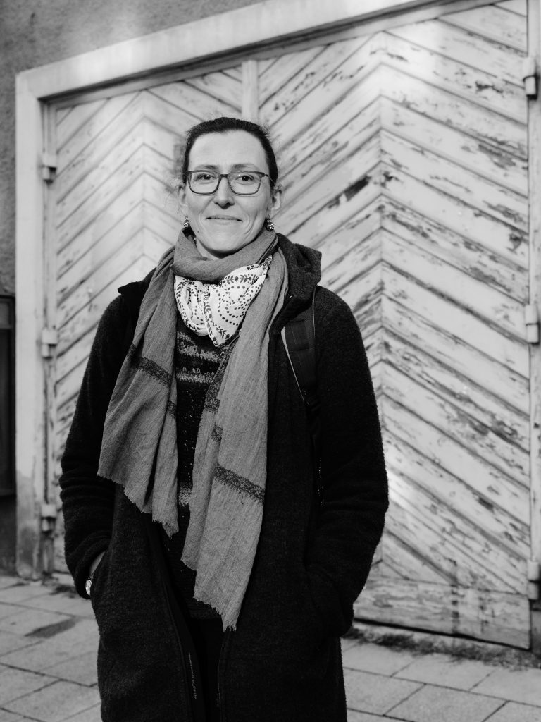 Die Kabarettistin Martina Schwarzmann, fotografiert von Gerald von Foris